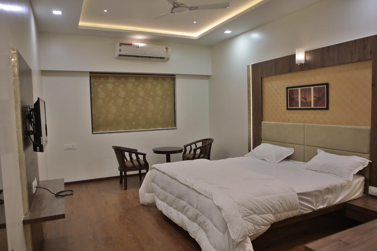 Hotel K P Pride Jalgaon Dış mekan fotoğraf