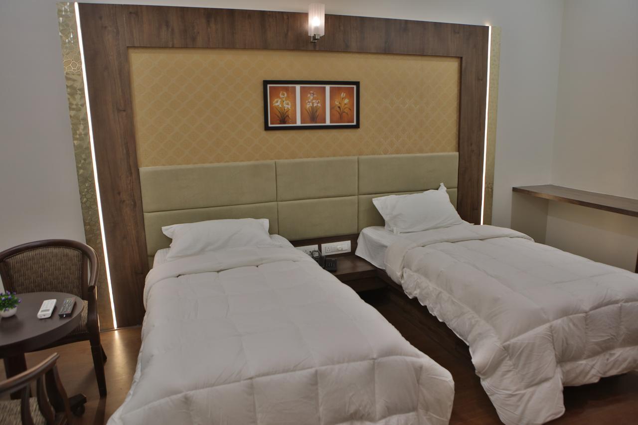 Hotel K P Pride Jalgaon Dış mekan fotoğraf